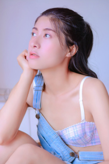 少妇把腿扒开让我添69式